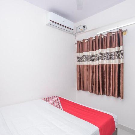 Oyo 13120 Ambrosia Hotel Bangalore Bagian luar foto