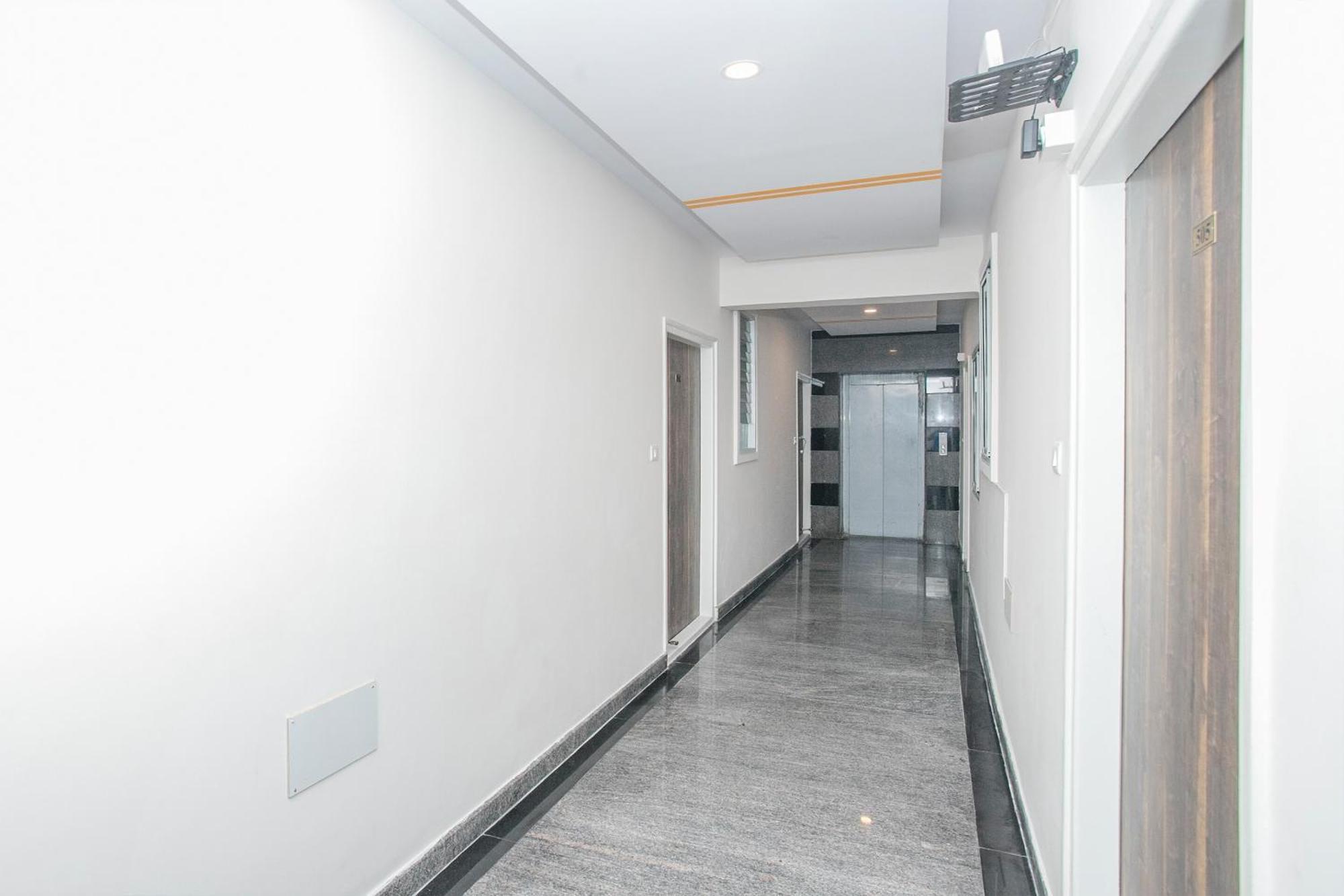 Oyo 13120 Ambrosia Hotel Bangalore Bagian luar foto