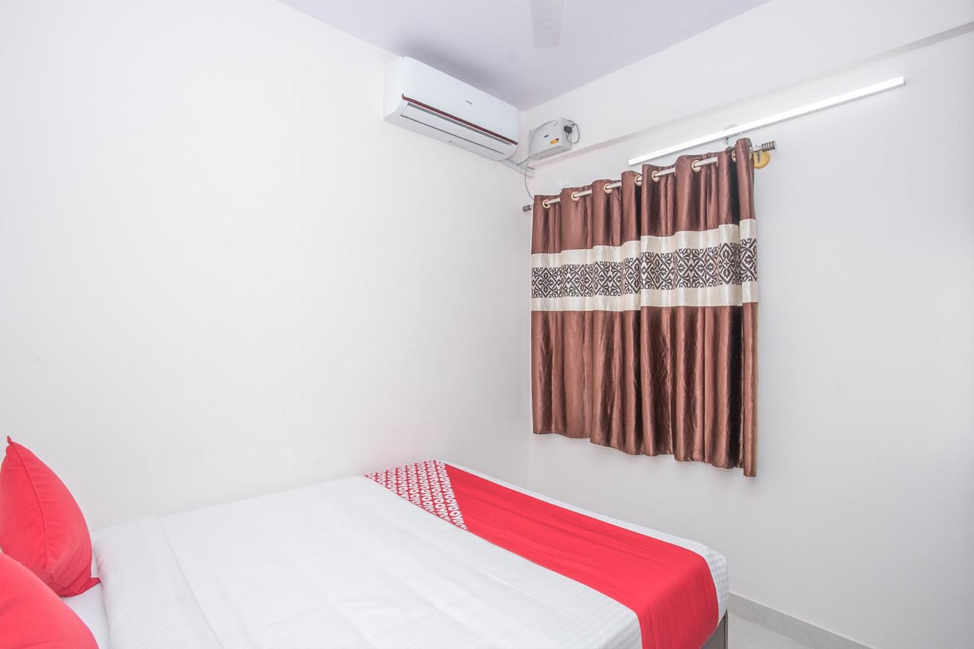 Oyo 13120 Ambrosia Hotel Bangalore Bagian luar foto