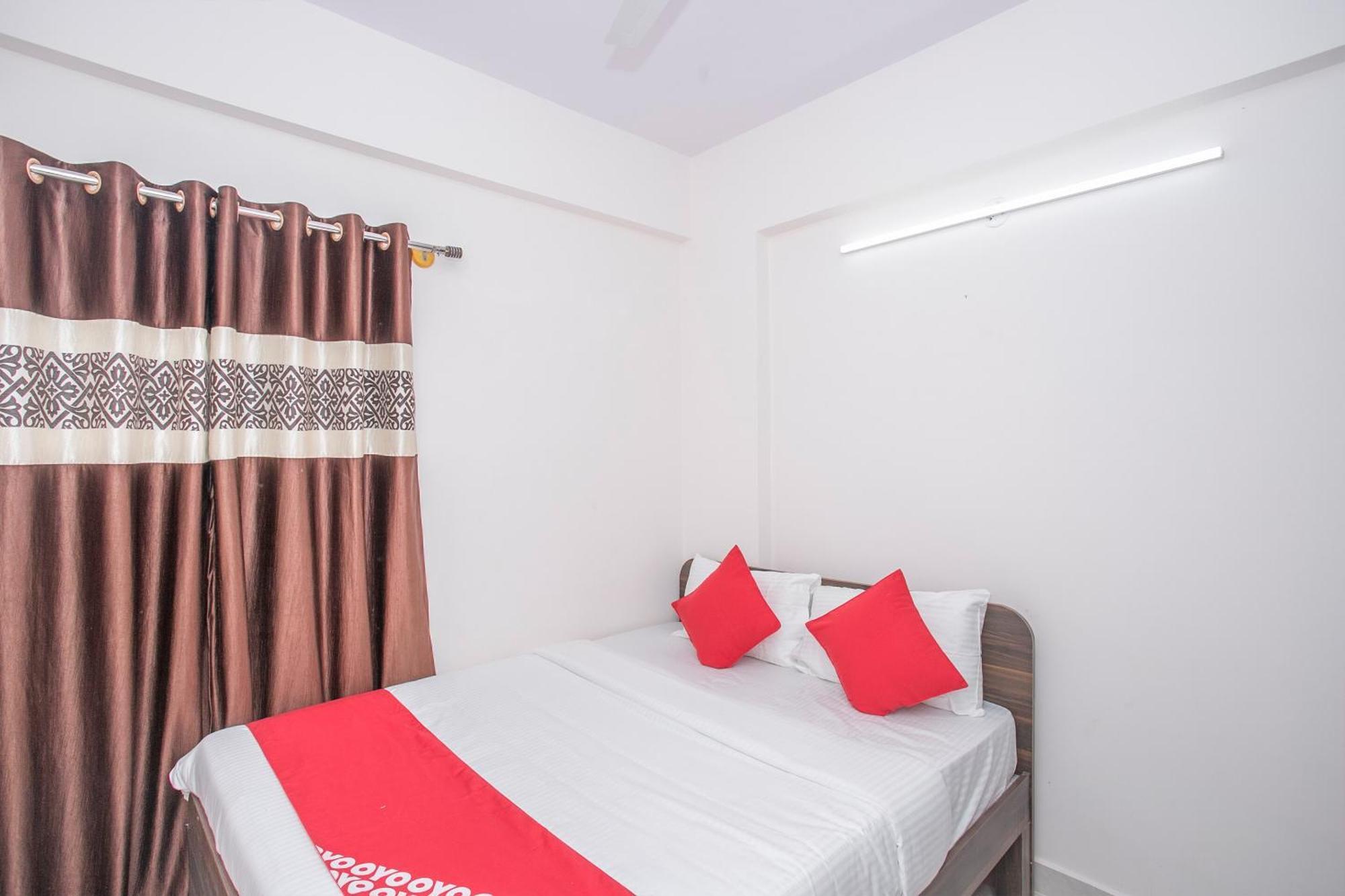 Oyo 13120 Ambrosia Hotel Bangalore Bagian luar foto